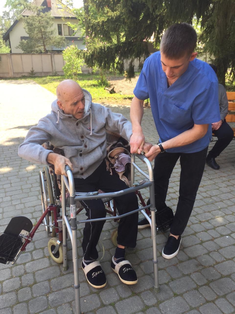 Приватний будинок для людей похилого віку та інвалідів у Львові